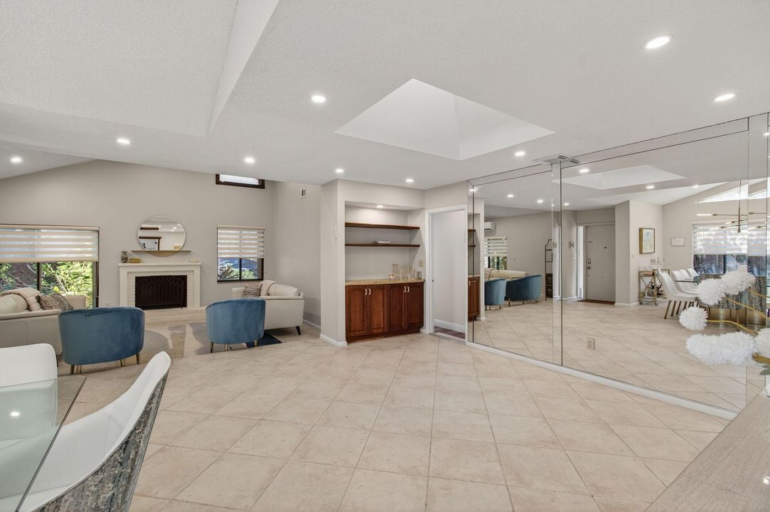 For Rent: $4,500 (2 beds, 2 baths, 1627 Square Feet)