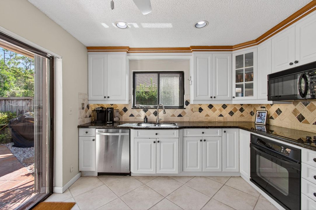 For Rent: $4,500 (2 beds, 2 baths, 1627 Square Feet)