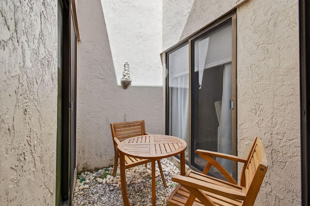 For Rent: $4,500 (2 beds, 2 baths, 1627 Square Feet)