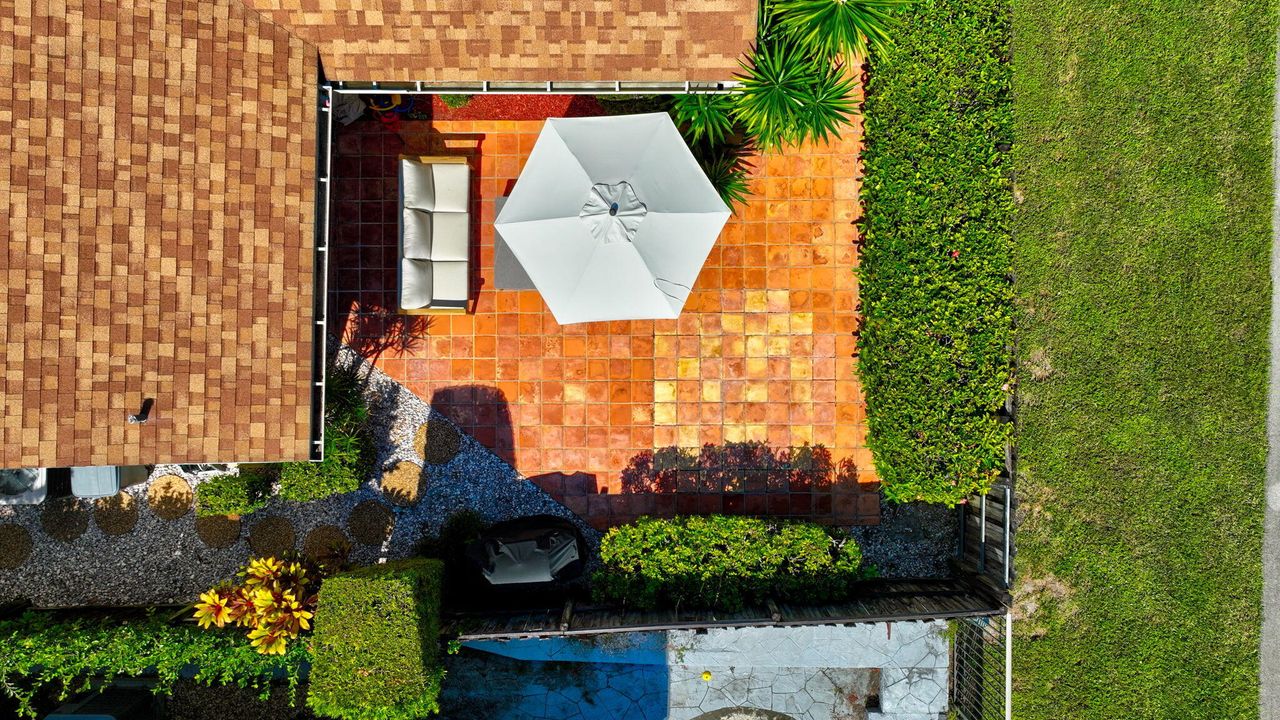 For Rent: $4,500 (2 beds, 2 baths, 1627 Square Feet)