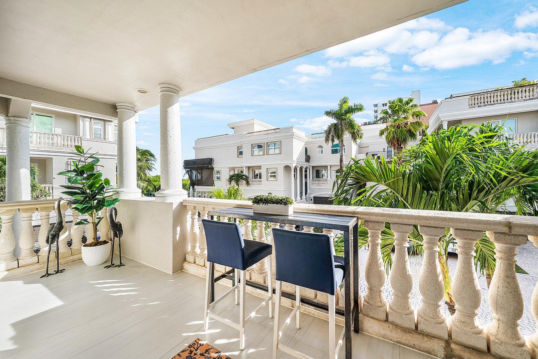 For Sale: $2,050,000 (3 beds, 3 baths, 2938 Square Feet)