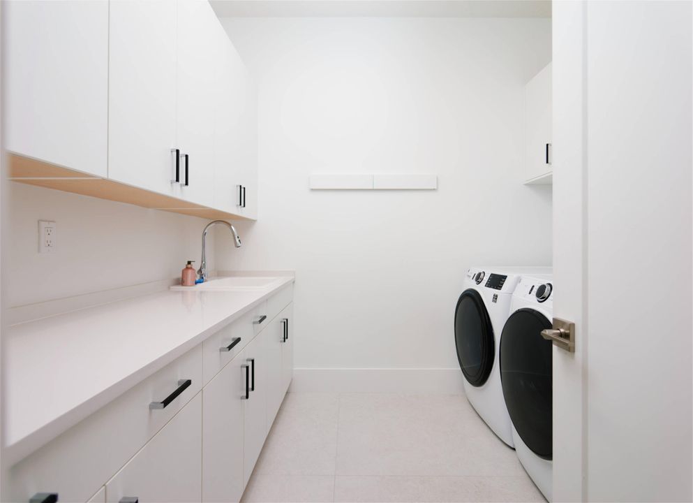 На продажу: $1,575,000 (4 спален, 4 ванн, 3248 Квадратных фут)