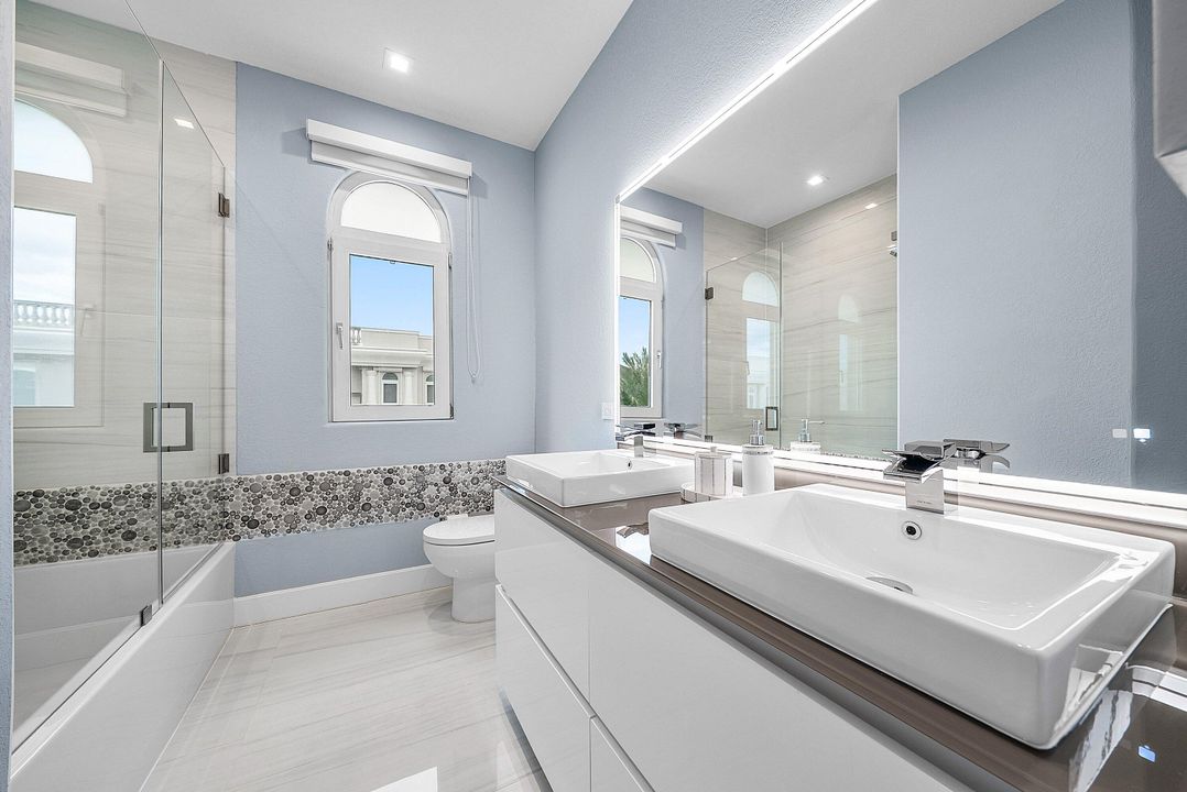 For Sale: $2,050,000 (3 beds, 3 baths, 2938 Square Feet)