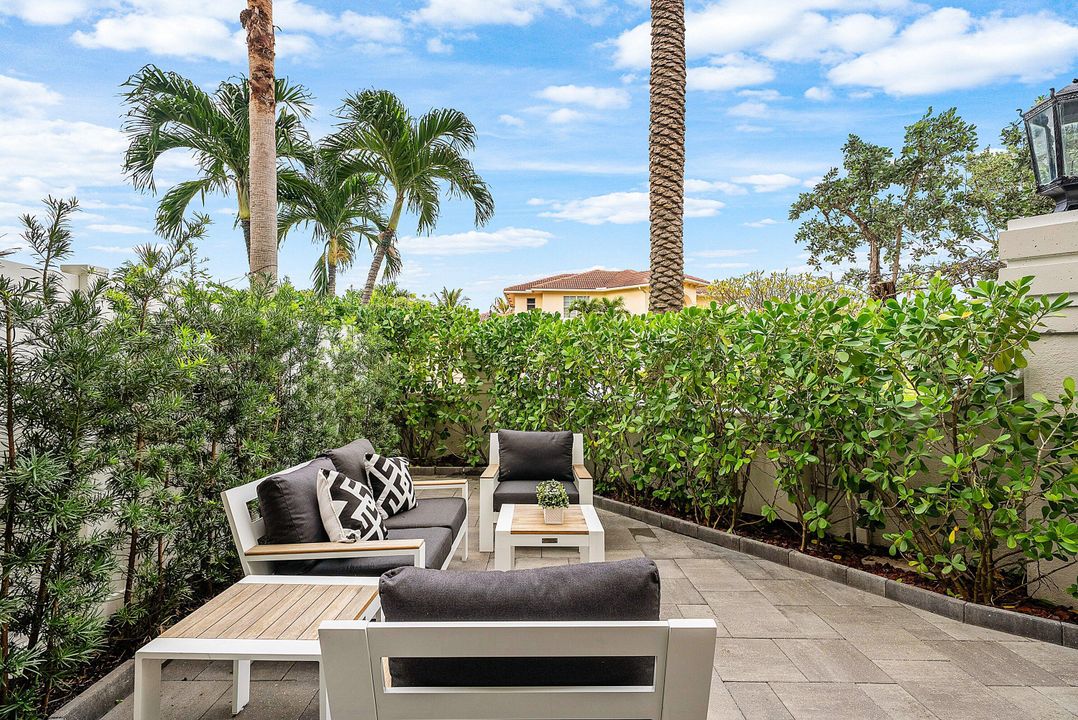 For Sale: $2,050,000 (3 beds, 3 baths, 2938 Square Feet)