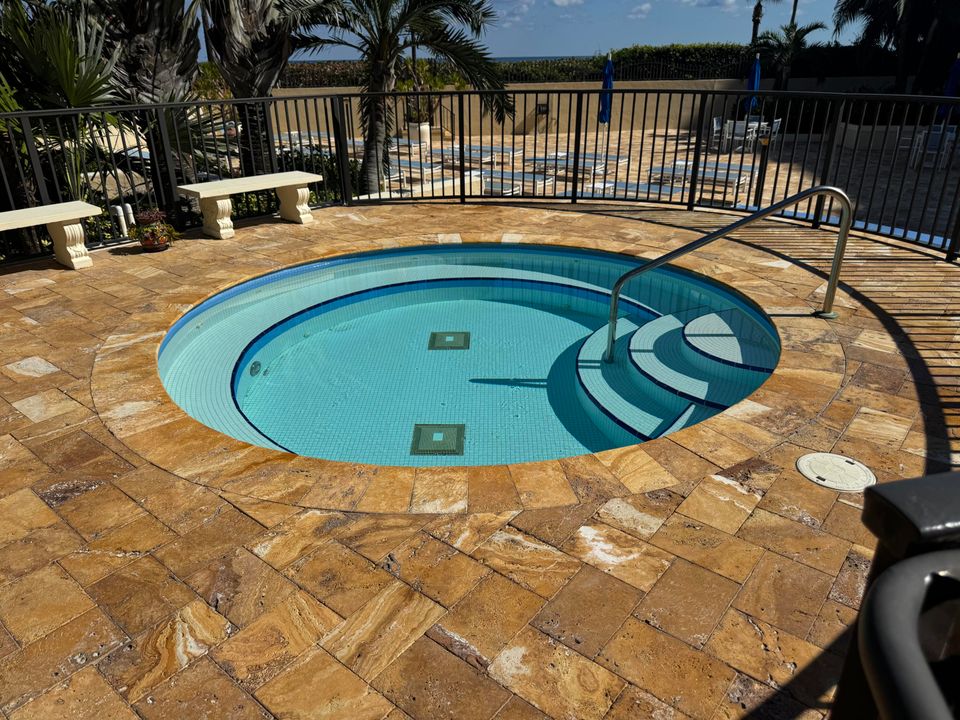 Под контрактом: $3,875 (2 спален, 2 ванн, 1170 Квадратных фут)