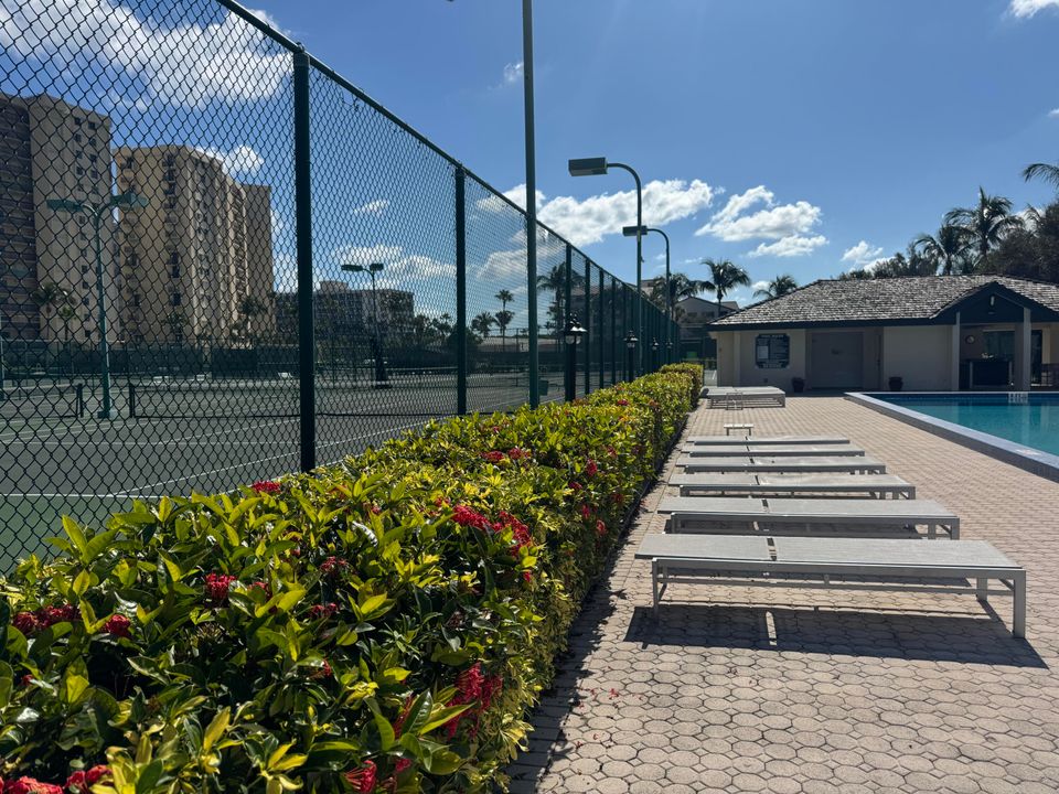 Под контрактом: $3,875 (2 спален, 2 ванн, 1170 Квадратных фут)