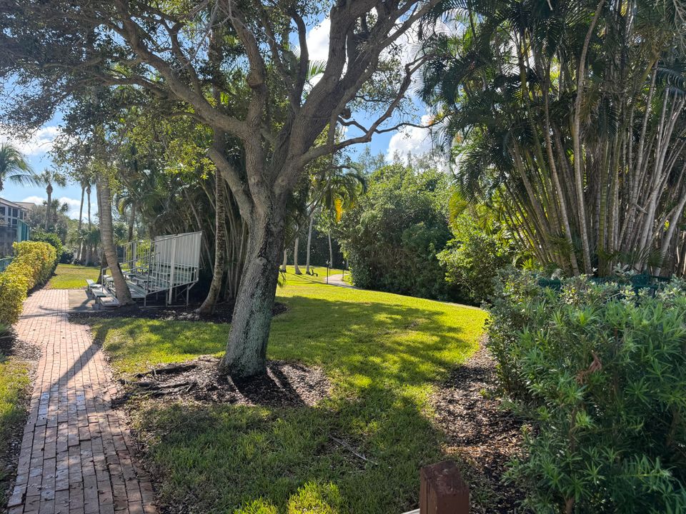 Под контрактом: $3,875 (2 спален, 2 ванн, 1170 Квадратных фут)