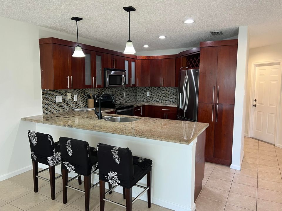 Active With Contract: $350,000 (2 beds, 2 baths, 1383 Square Feet)