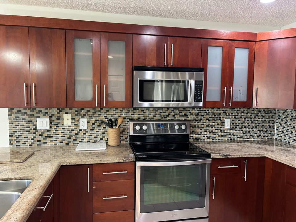 Active With Contract: $350,000 (2 beds, 2 baths, 1383 Square Feet)