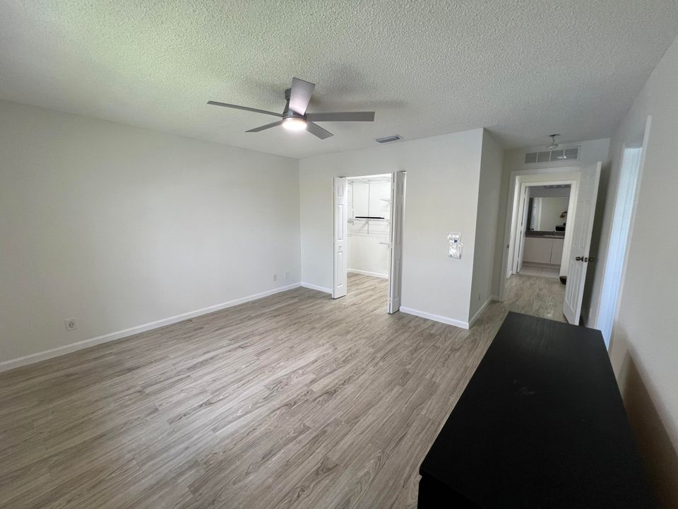 Active With Contract: $350,000 (2 beds, 2 baths, 1383 Square Feet)