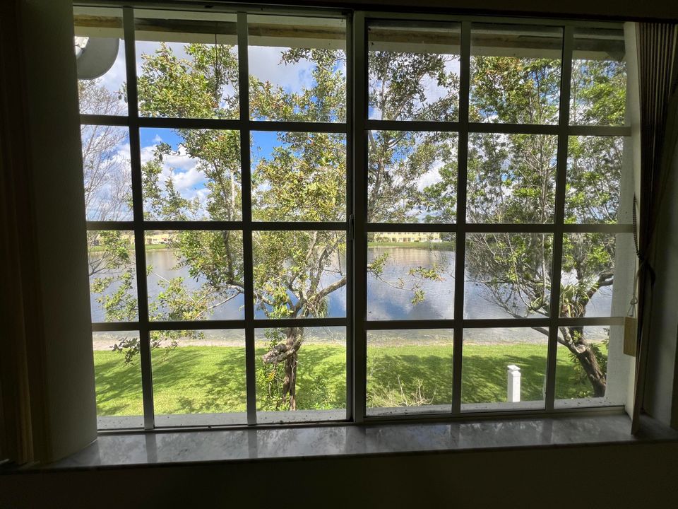 Active With Contract: $350,000 (2 beds, 2 baths, 1383 Square Feet)