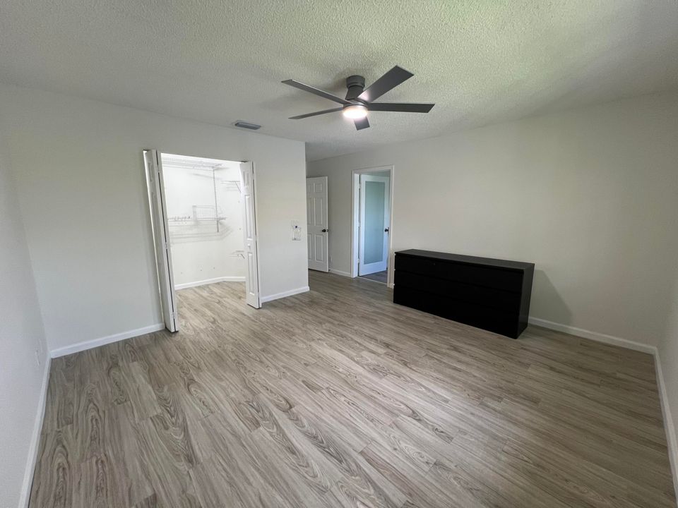 Active With Contract: $350,000 (2 beds, 2 baths, 1383 Square Feet)
