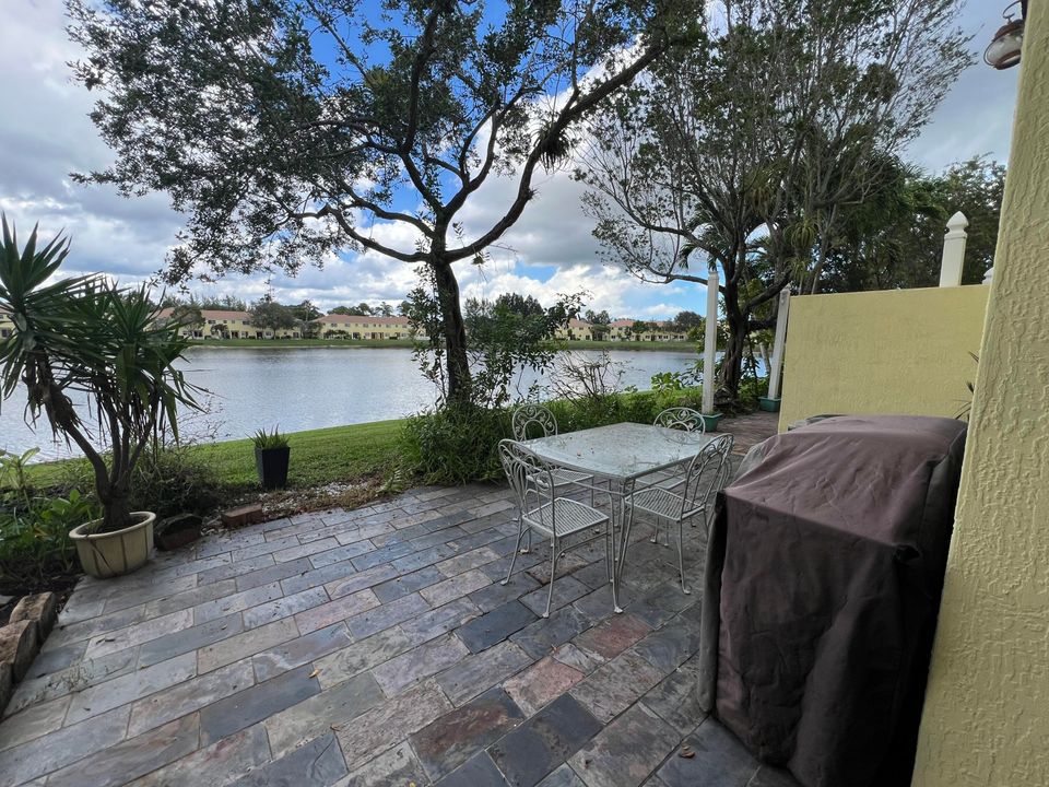 Active With Contract: $350,000 (2 beds, 2 baths, 1383 Square Feet)