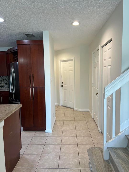 Active With Contract: $350,000 (2 beds, 2 baths, 1383 Square Feet)