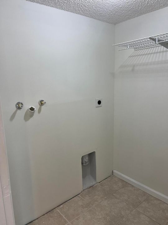Active With Contract: $350,000 (2 beds, 2 baths, 1383 Square Feet)