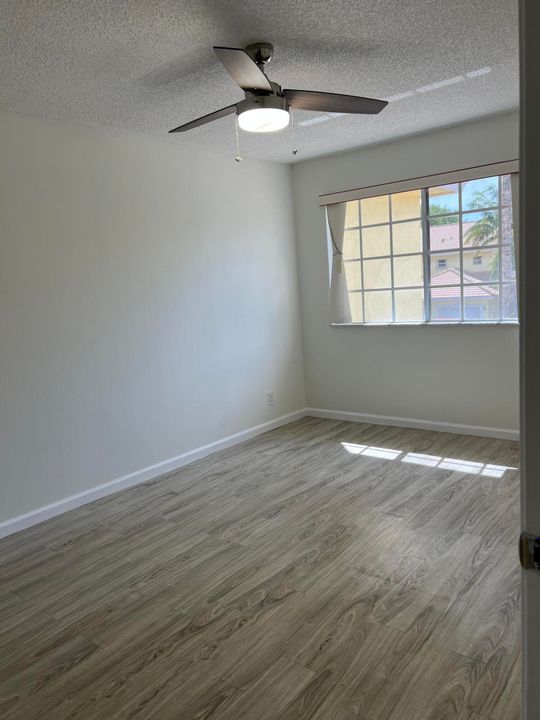 Active With Contract: $350,000 (2 beds, 2 baths, 1383 Square Feet)