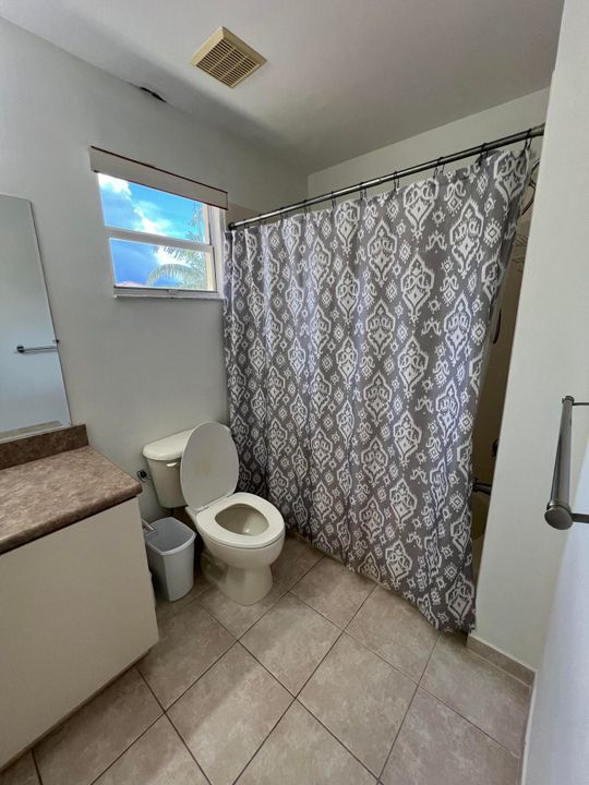 Active With Contract: $350,000 (2 beds, 2 baths, 1383 Square Feet)