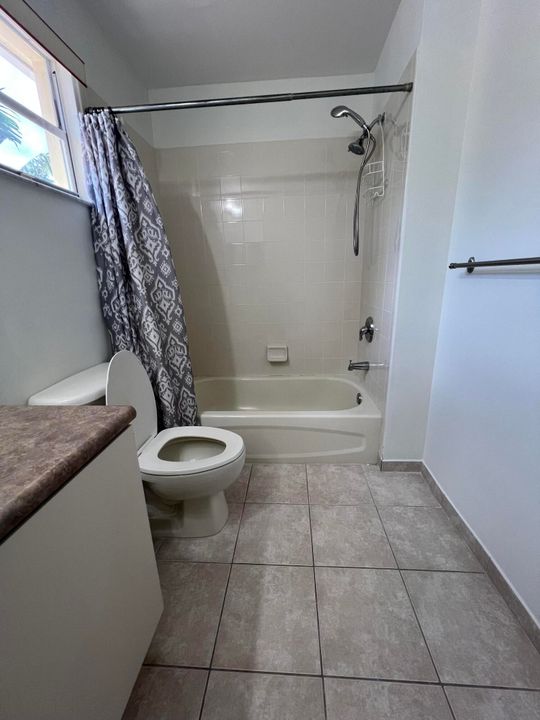 Active With Contract: $350,000 (2 beds, 2 baths, 1383 Square Feet)