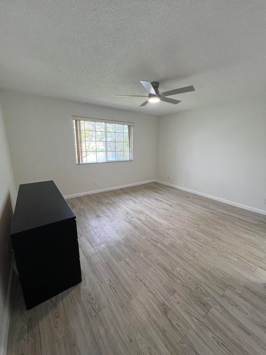 Active With Contract: $350,000 (2 beds, 2 baths, 1383 Square Feet)