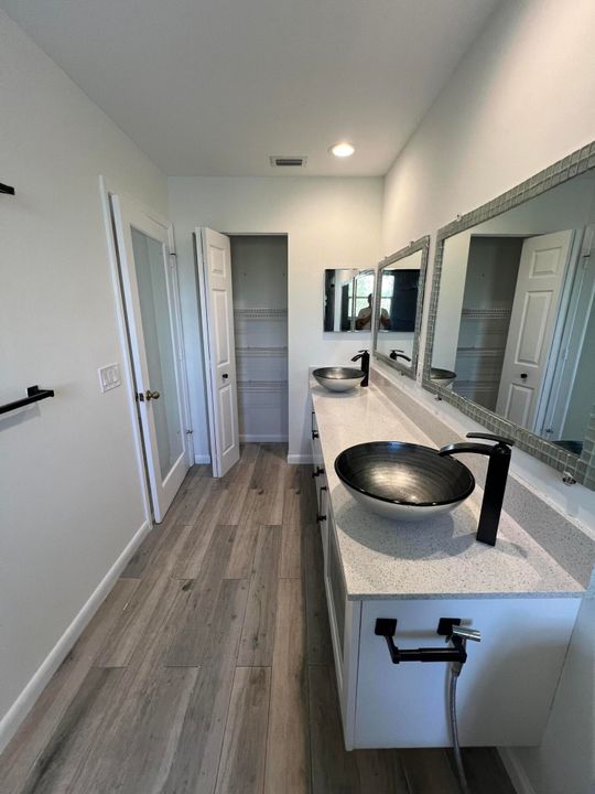 Active With Contract: $350,000 (2 beds, 2 baths, 1383 Square Feet)