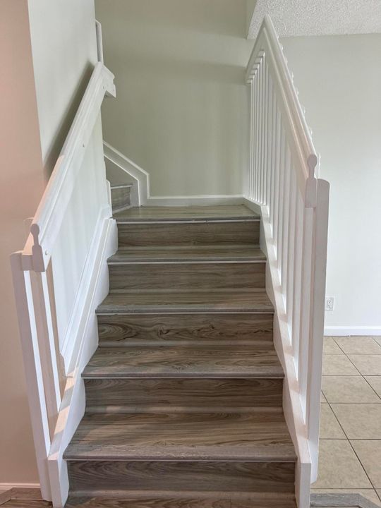 Active With Contract: $350,000 (2 beds, 2 baths, 1383 Square Feet)