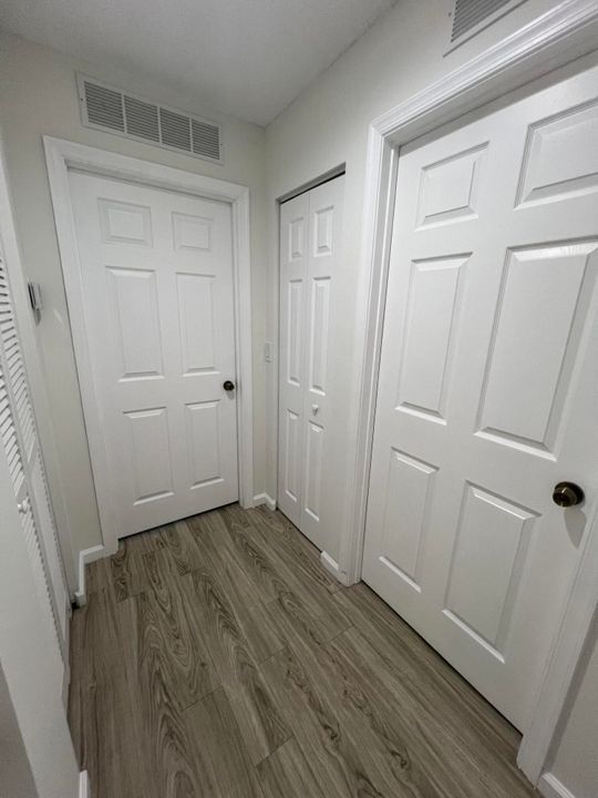 Active With Contract: $350,000 (2 beds, 2 baths, 1383 Square Feet)