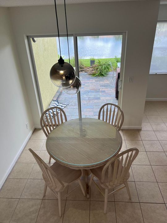 Active With Contract: $350,000 (2 beds, 2 baths, 1383 Square Feet)