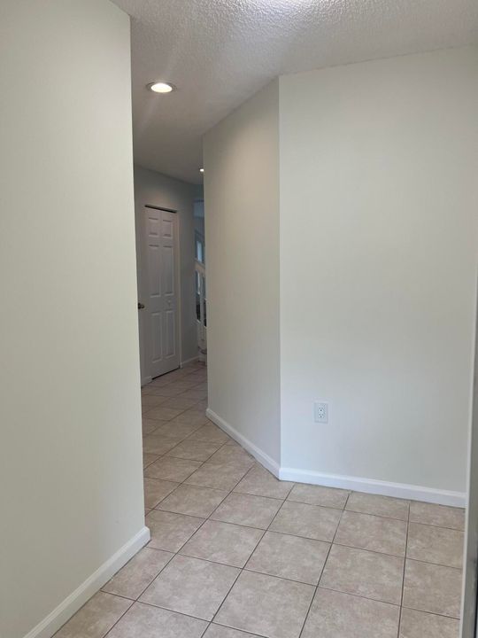 Active With Contract: $350,000 (2 beds, 2 baths, 1383 Square Feet)
