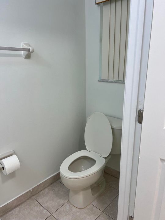 Active With Contract: $350,000 (2 beds, 2 baths, 1383 Square Feet)