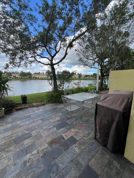 Active With Contract: $350,000 (2 beds, 2 baths, 1383 Square Feet)