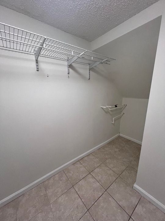 Active With Contract: $350,000 (2 beds, 2 baths, 1383 Square Feet)