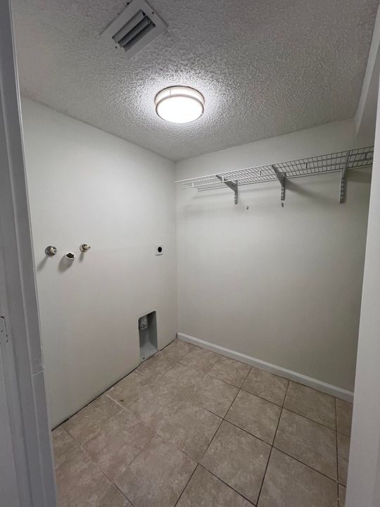 Active With Contract: $350,000 (2 beds, 2 baths, 1383 Square Feet)