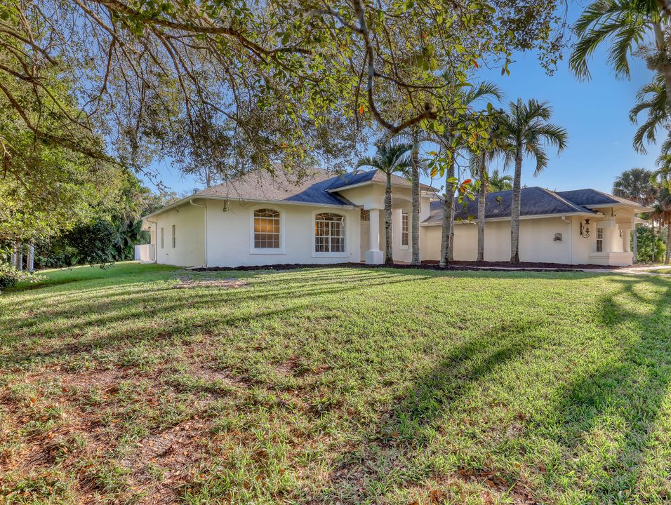 合同活跃: $825,000 (4 贝兹, 3 浴室, 2461 平方英尺)