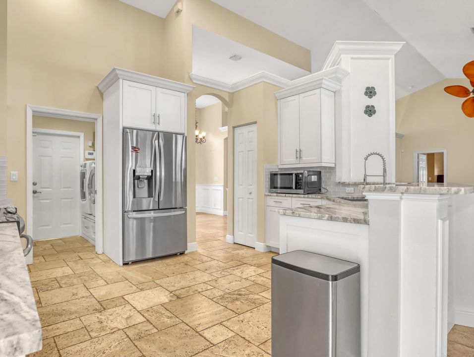 合同活跃: $825,000 (4 贝兹, 3 浴室, 2461 平方英尺)