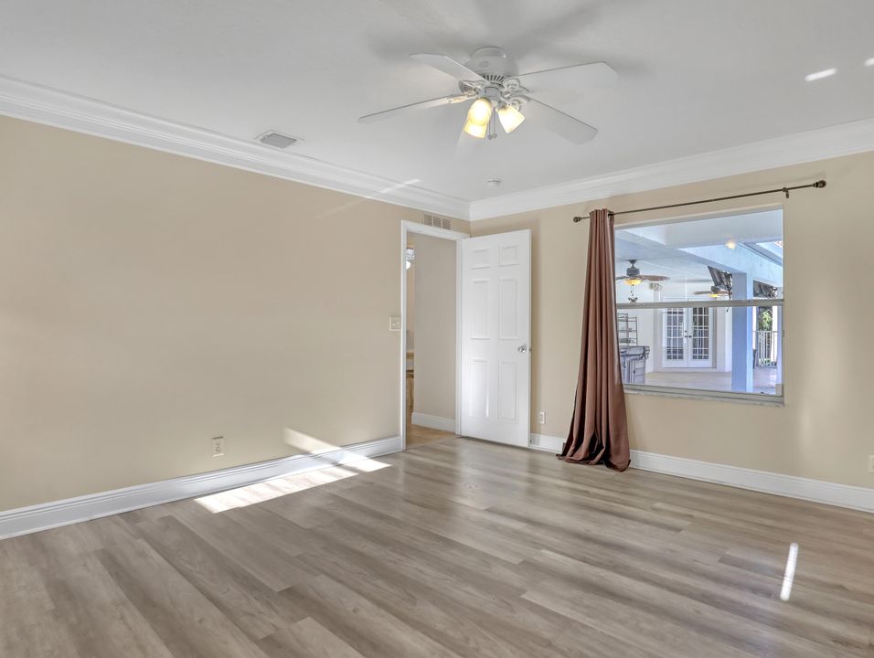 合同活跃: $825,000 (4 贝兹, 3 浴室, 2461 平方英尺)