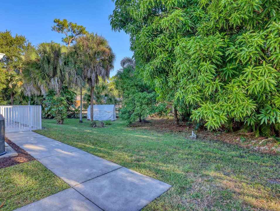 合同活跃: $825,000 (4 贝兹, 3 浴室, 2461 平方英尺)