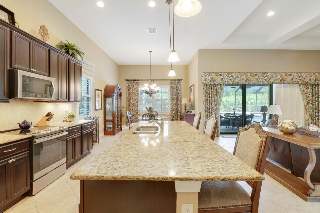 待售: $879,000 (3 贝兹, 3 浴室, 2555 平方英尺)