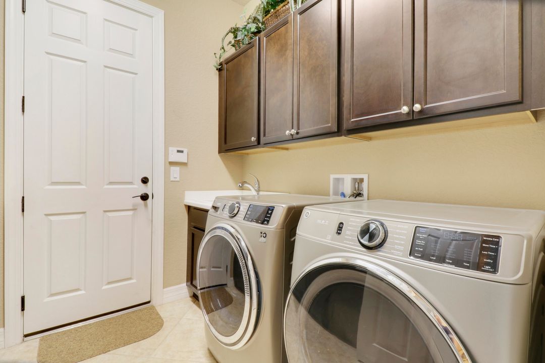 待售: $879,000 (3 贝兹, 3 浴室, 2555 平方英尺)