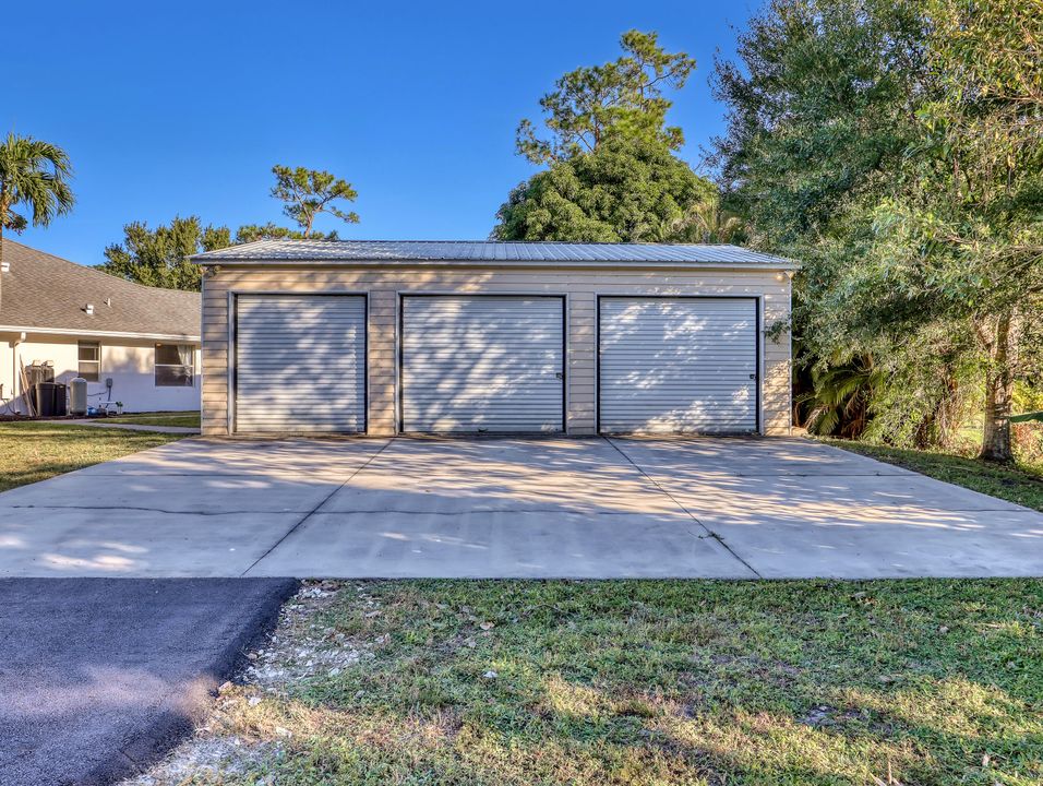 合同活跃: $825,000 (4 贝兹, 3 浴室, 2461 平方英尺)