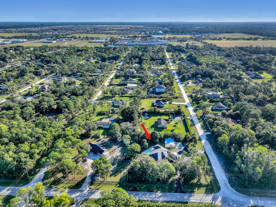 合同活跃: $825,000 (4 贝兹, 3 浴室, 2461 平方英尺)