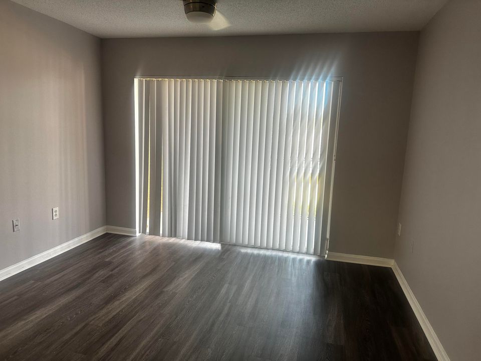 出租: $1,650 (1 贝兹, 1 浴室, 791 平方英尺)