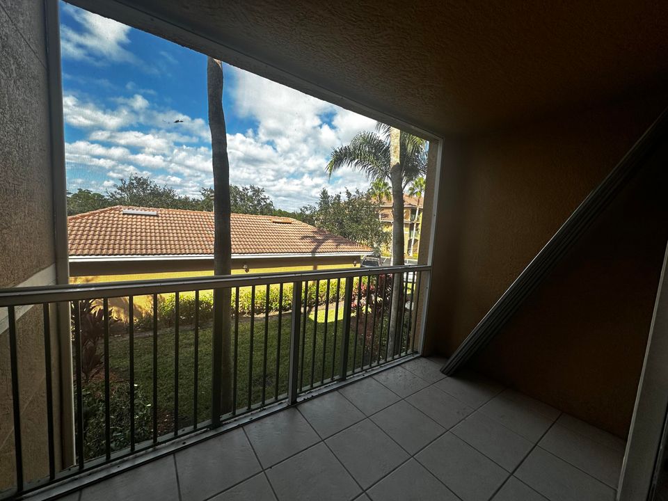 出租: $1,650 (1 贝兹, 1 浴室, 791 平方英尺)