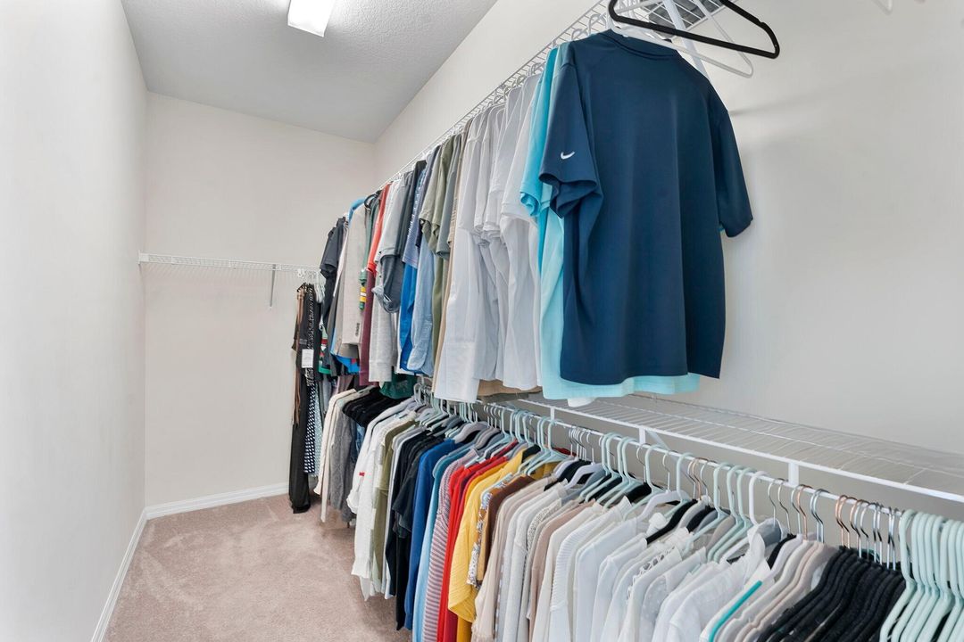 待售: $650,000 (4 贝兹, 2 浴室, 1894 平方英尺)