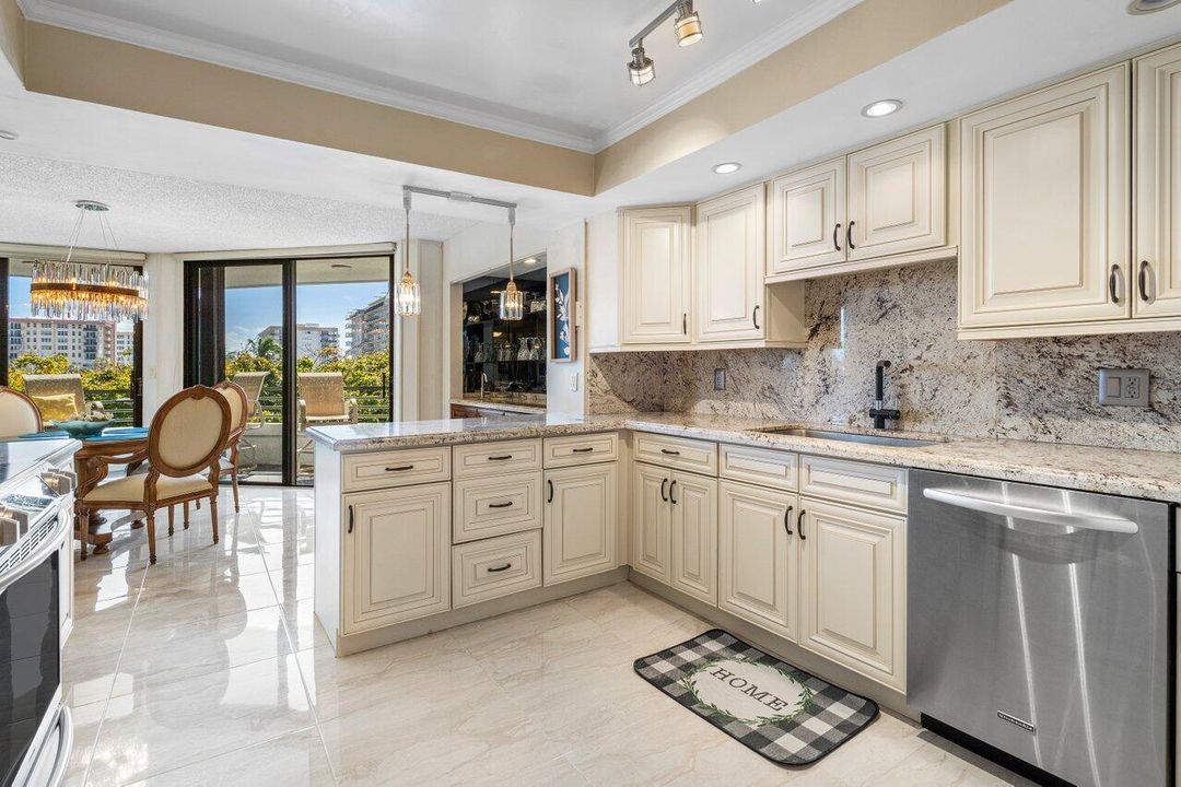 For Sale: $1,599,500 (2 beds, 2 baths, 2529 Square Feet)