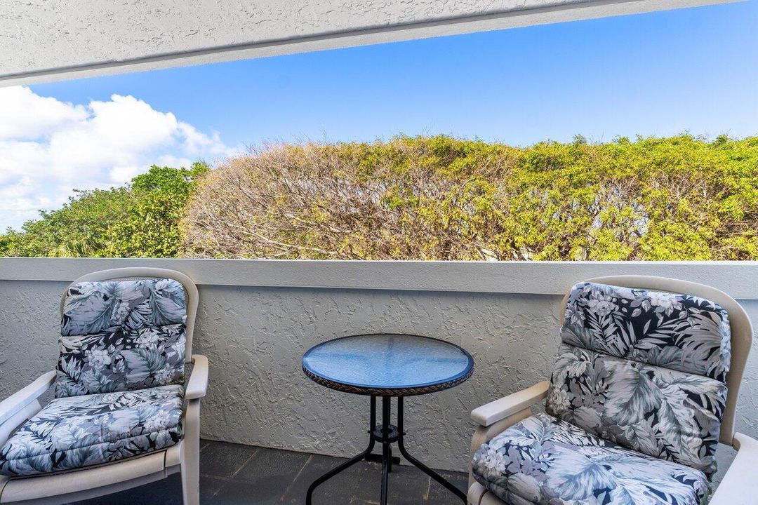 For Sale: $1,599,500 (2 beds, 2 baths, 2529 Square Feet)