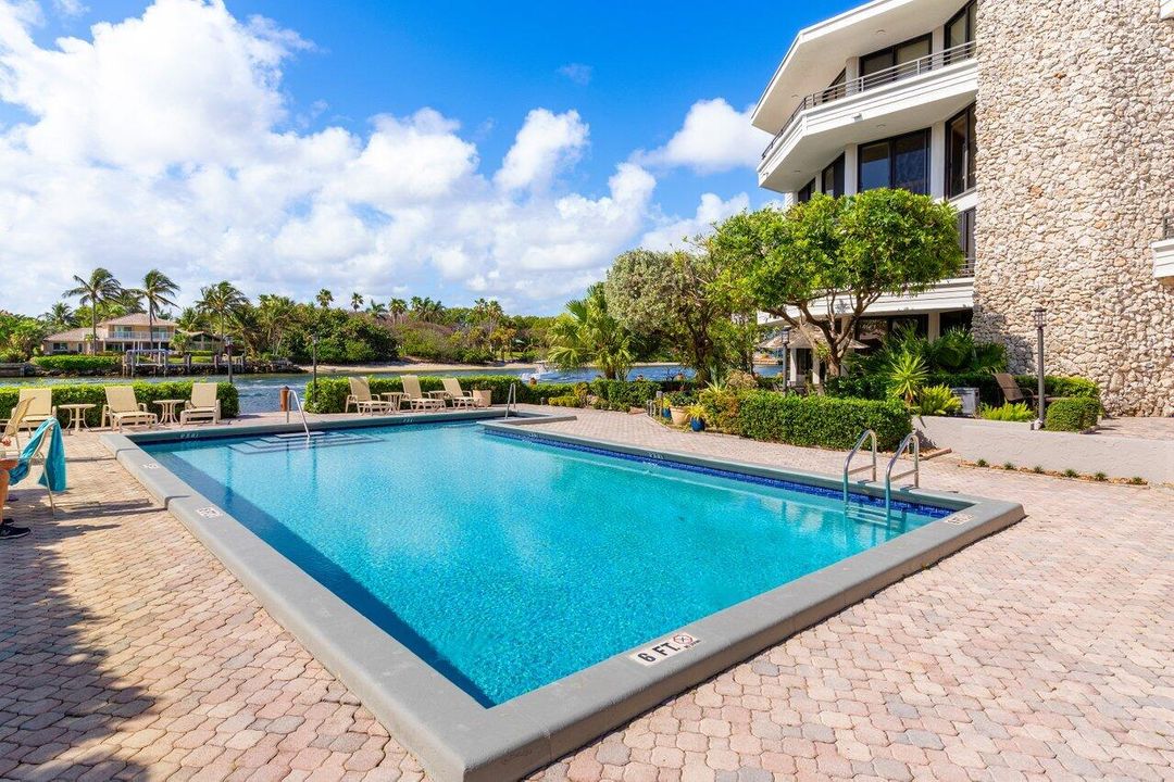 For Sale: $1,599,500 (2 beds, 2 baths, 2529 Square Feet)