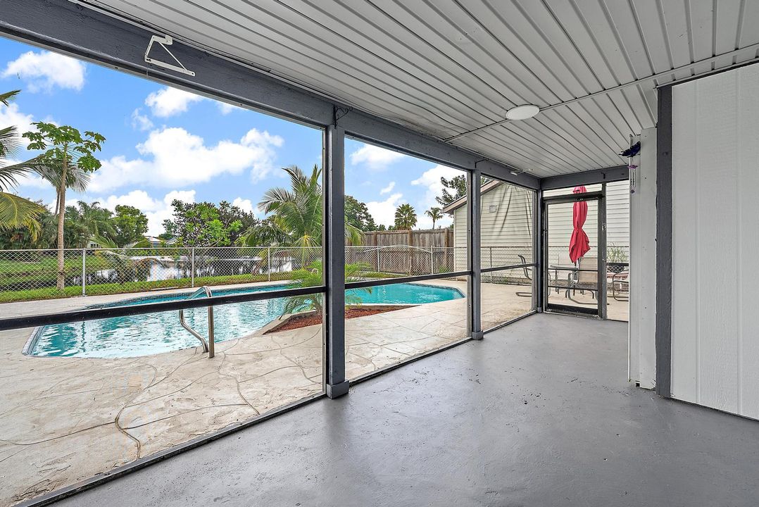 For Rent: $3,600 (4 beds, 2 baths, 1642 Square Feet)