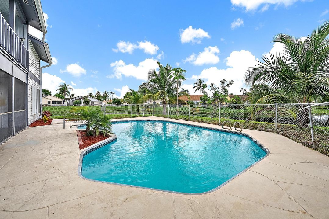 For Rent: $3,600 (4 beds, 2 baths, 1642 Square Feet)