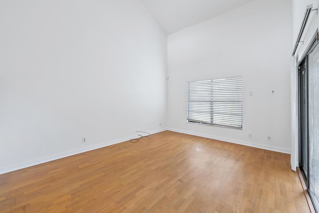 For Rent: $3,600 (4 beds, 2 baths, 1642 Square Feet)