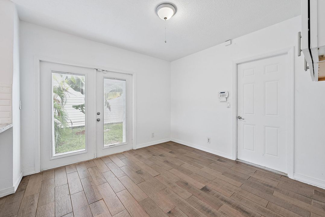 For Rent: $3,600 (4 beds, 2 baths, 1642 Square Feet)